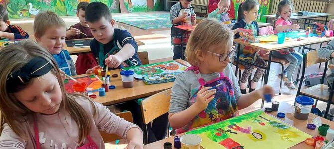 Zajęcia plastyczne w oddziale przedszkolnym 0b