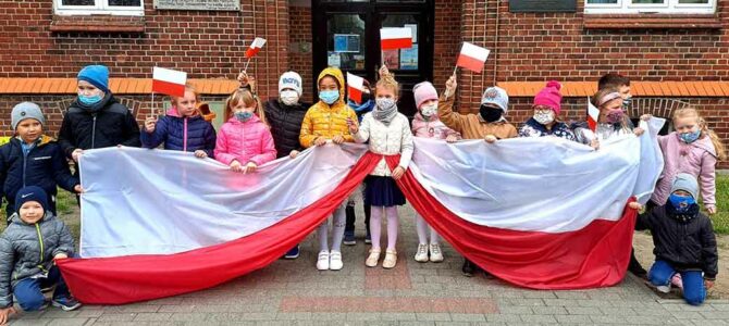 Święto Flagi i Konstytucji 3 Maja w oddziale przedszkolnym 0b