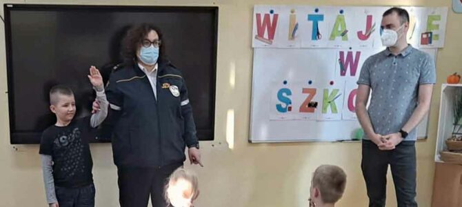 Bezpieczny pierwszoklasista na drodze